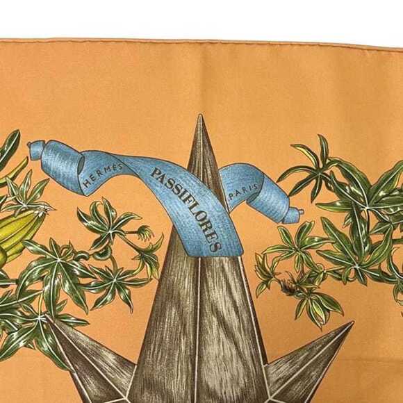 HERMES Cream Silk Scarf - Picture 5 of 6